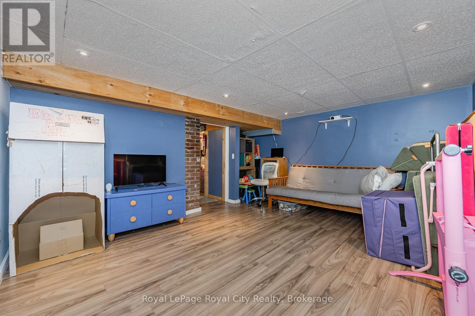 












81 YORKSHIRE STREET N

,
Guelph (Downtown),




Ontario
N1H5B3

