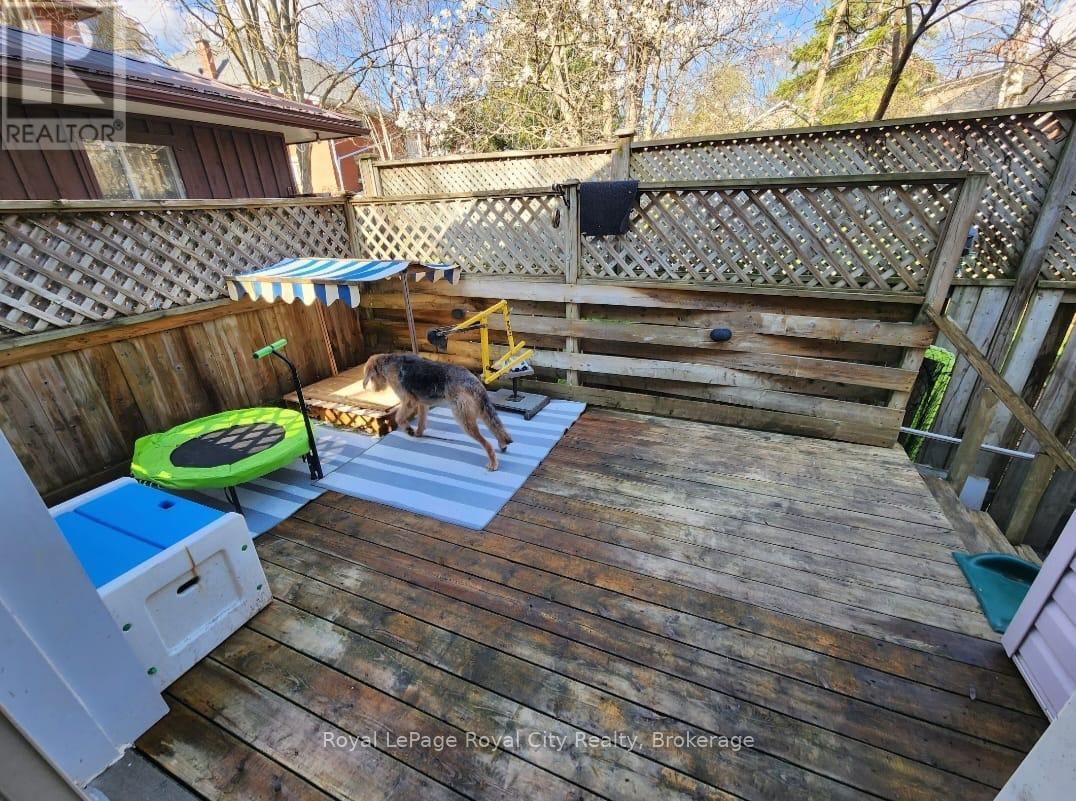 












81 YORKSHIRE STREET N

,
Guelph (Downtown),




Ontario
N1H5B3

