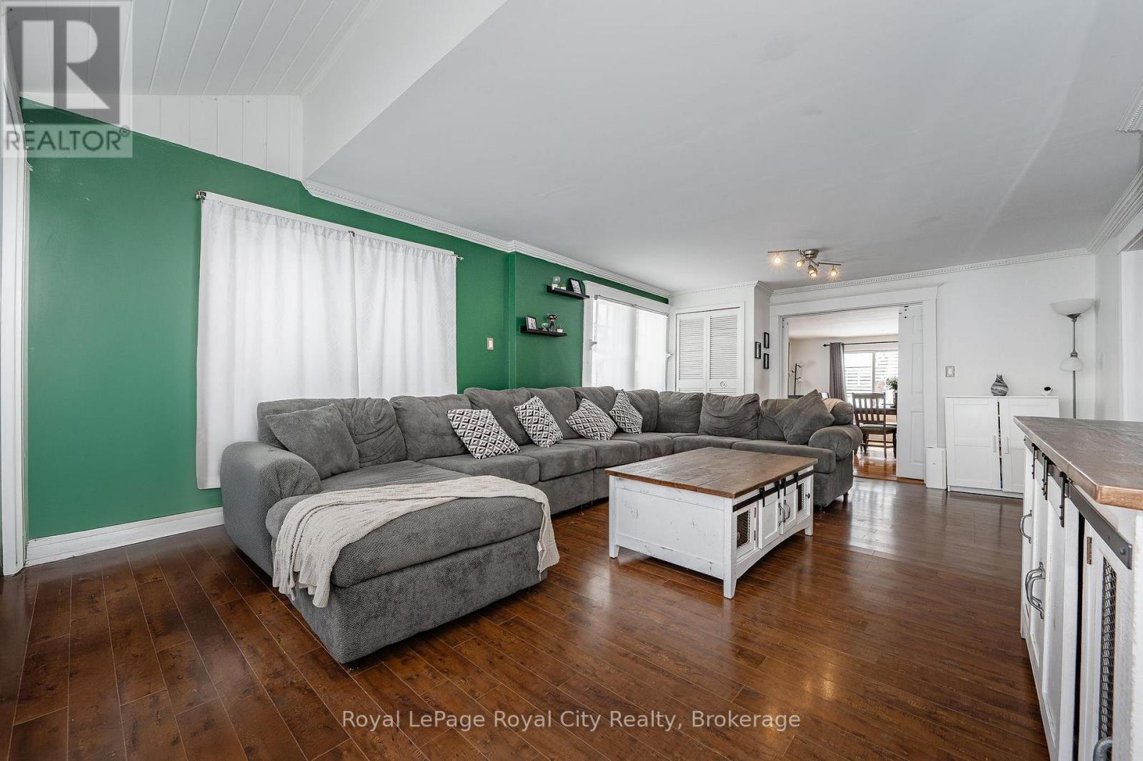 












81 YORKSHIRE STREET N

,
Guelph (Downtown),




Ontario
N1H5B3

