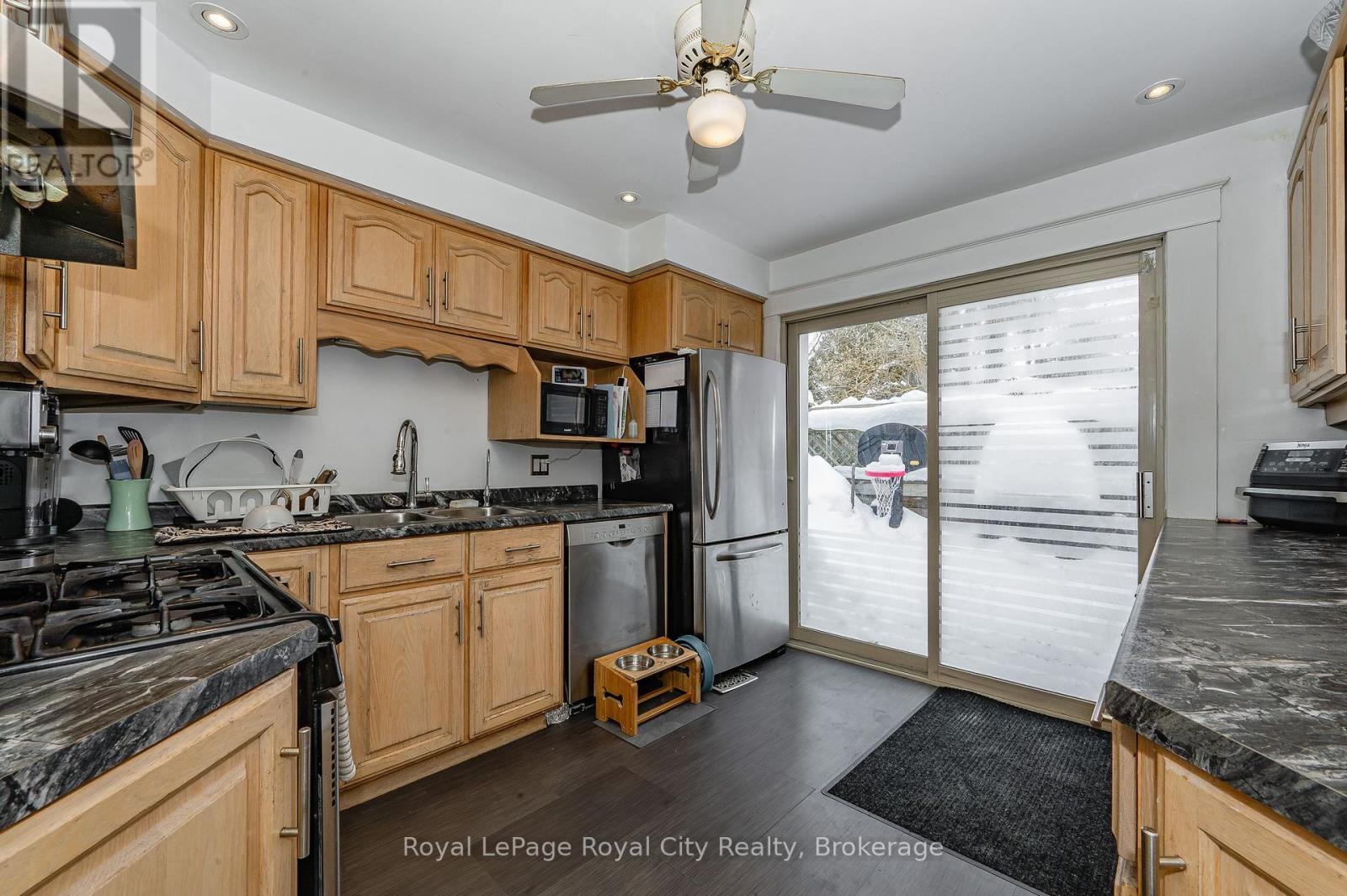 












81 YORKSHIRE STREET N

,
Guelph (Downtown),




Ontario
N1H5B3

