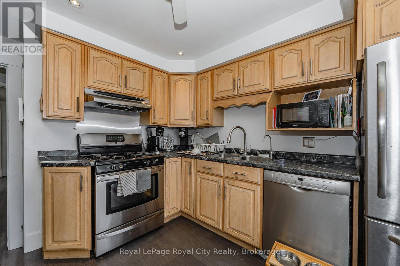 












81 YORKSHIRE STREET N

,
Guelph (Downtown),




Ontario
N1H5B3

