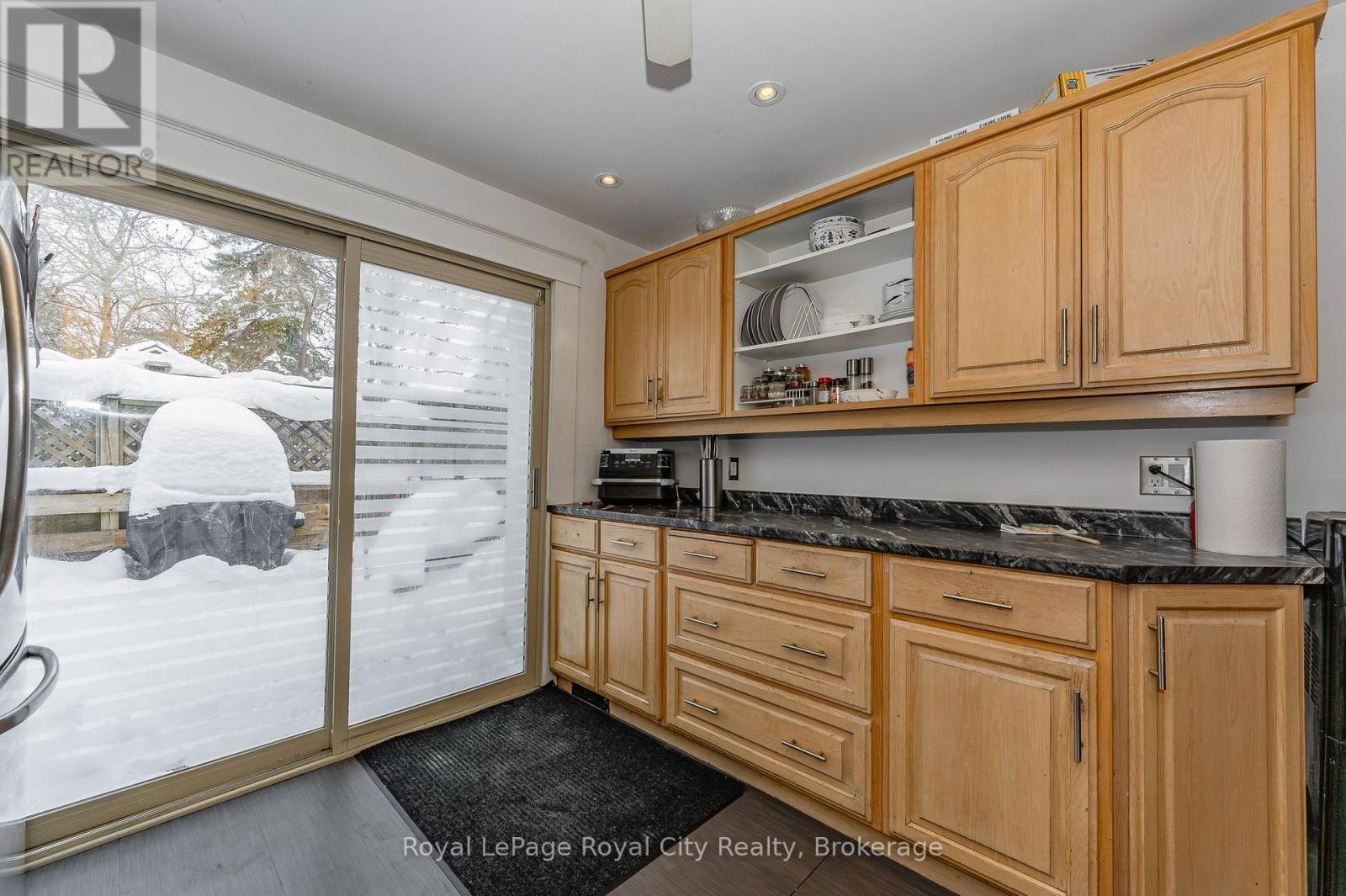 












81 YORKSHIRE STREET N

,
Guelph (Downtown),




Ontario
N1H5B3

