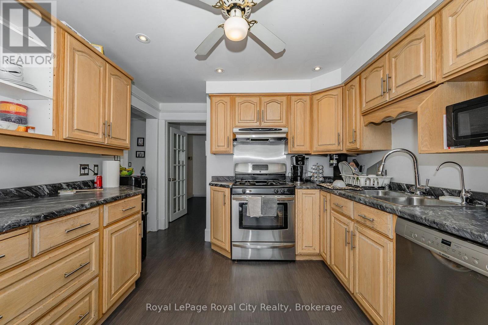 












81 YORKSHIRE STREET N

,
Guelph (Downtown),




Ontario
N1H5B3

