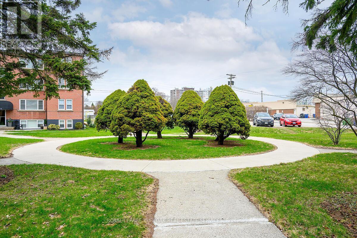 












9 - 2422 NEW STREET

,
Burlington,




Ontario
L7R1J6

