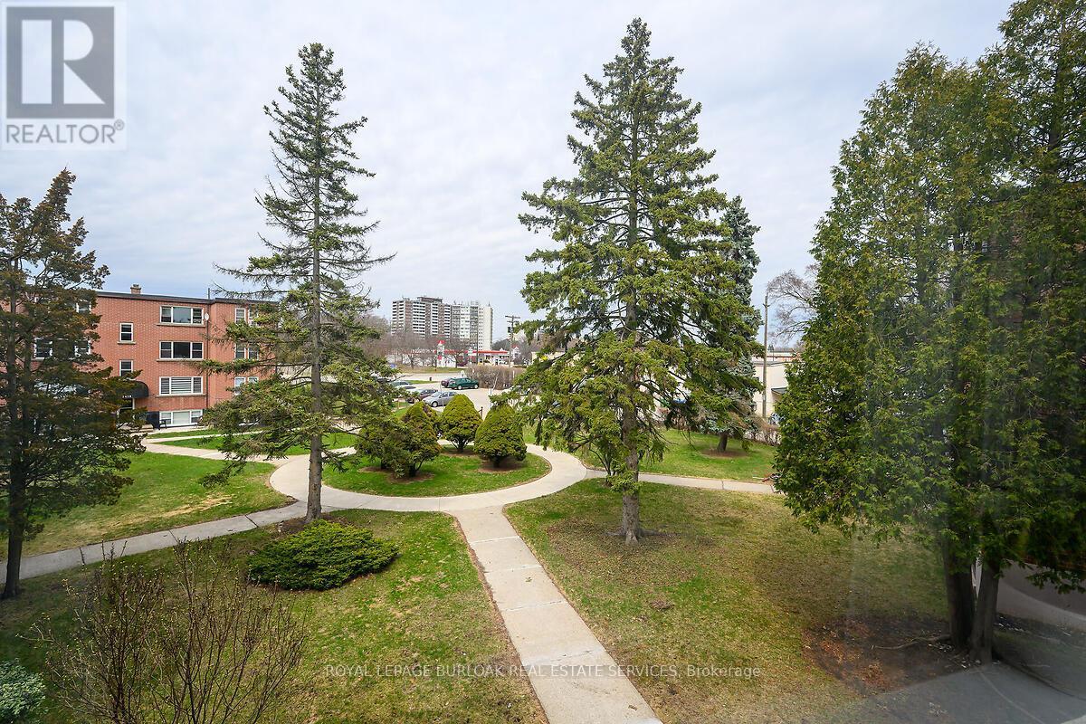












9 - 2422 NEW STREET

,
Burlington,




Ontario
L7R1J6

