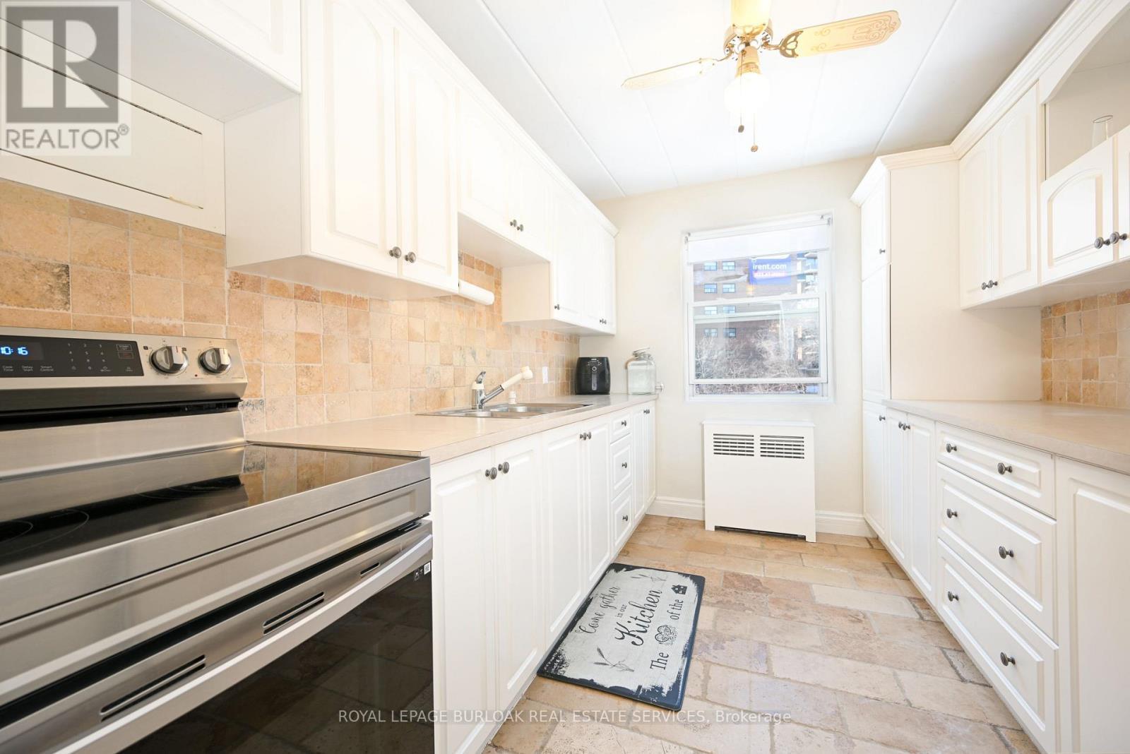 












9 - 2422 NEW STREET

,
Burlington,




Ontario
L7R1J6


