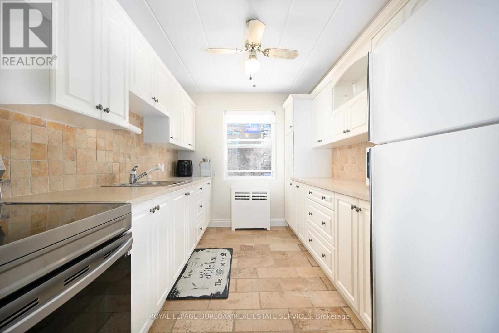 












9 - 2422 NEW STREET

,
Burlington,




Ontario
L7R1J6

