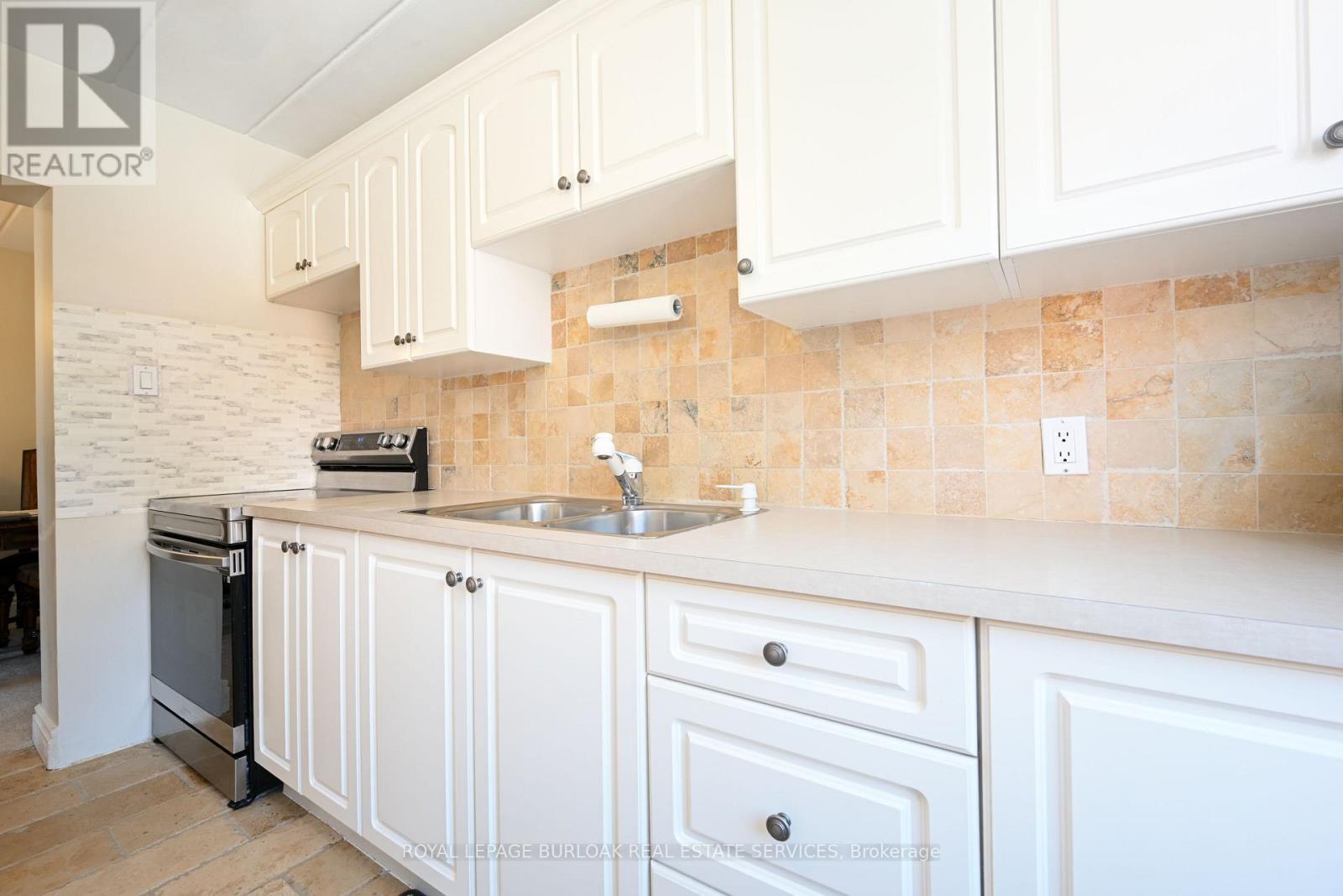 












9 - 2422 NEW STREET

,
Burlington,




Ontario
L7R1J6


