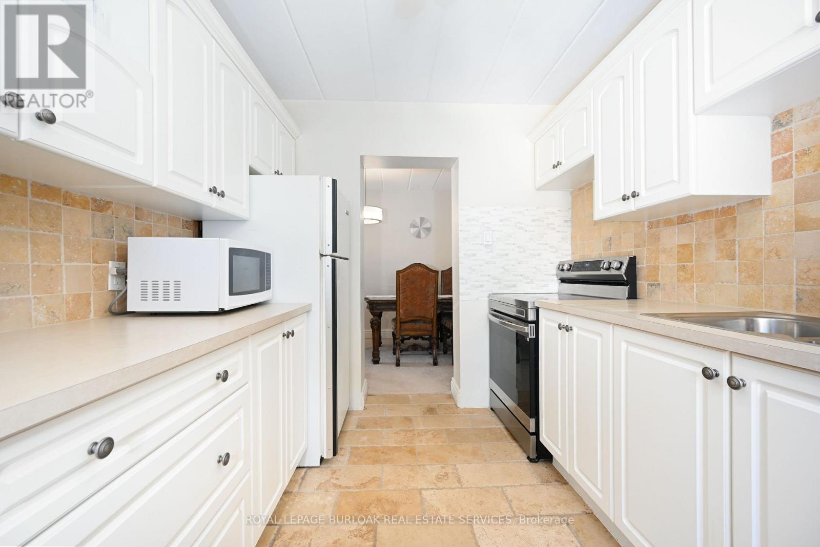 












9 - 2422 NEW STREET

,
Burlington,




Ontario
L7R1J6

