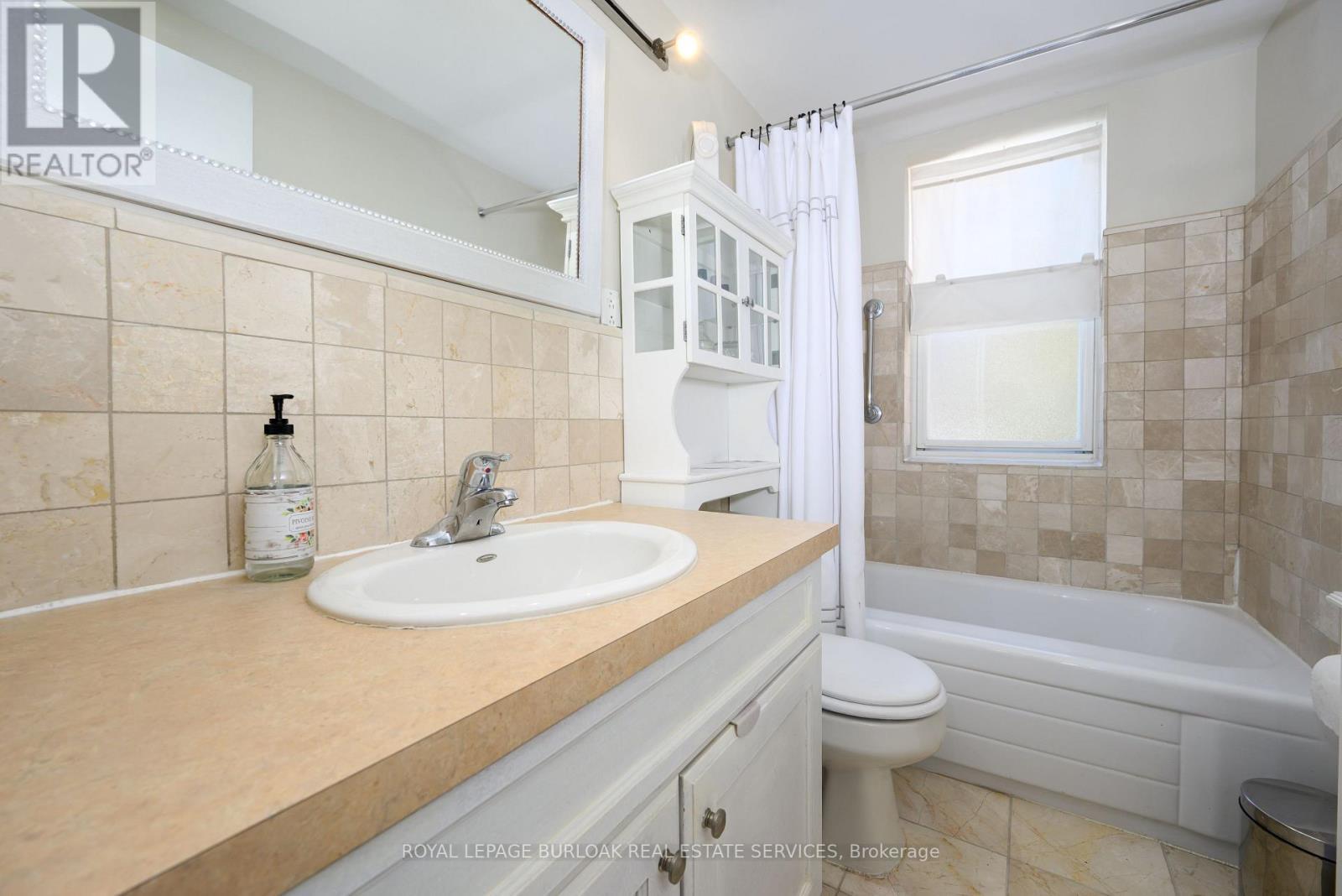 












9 - 2422 NEW STREET

,
Burlington,




Ontario
L7R1J6

