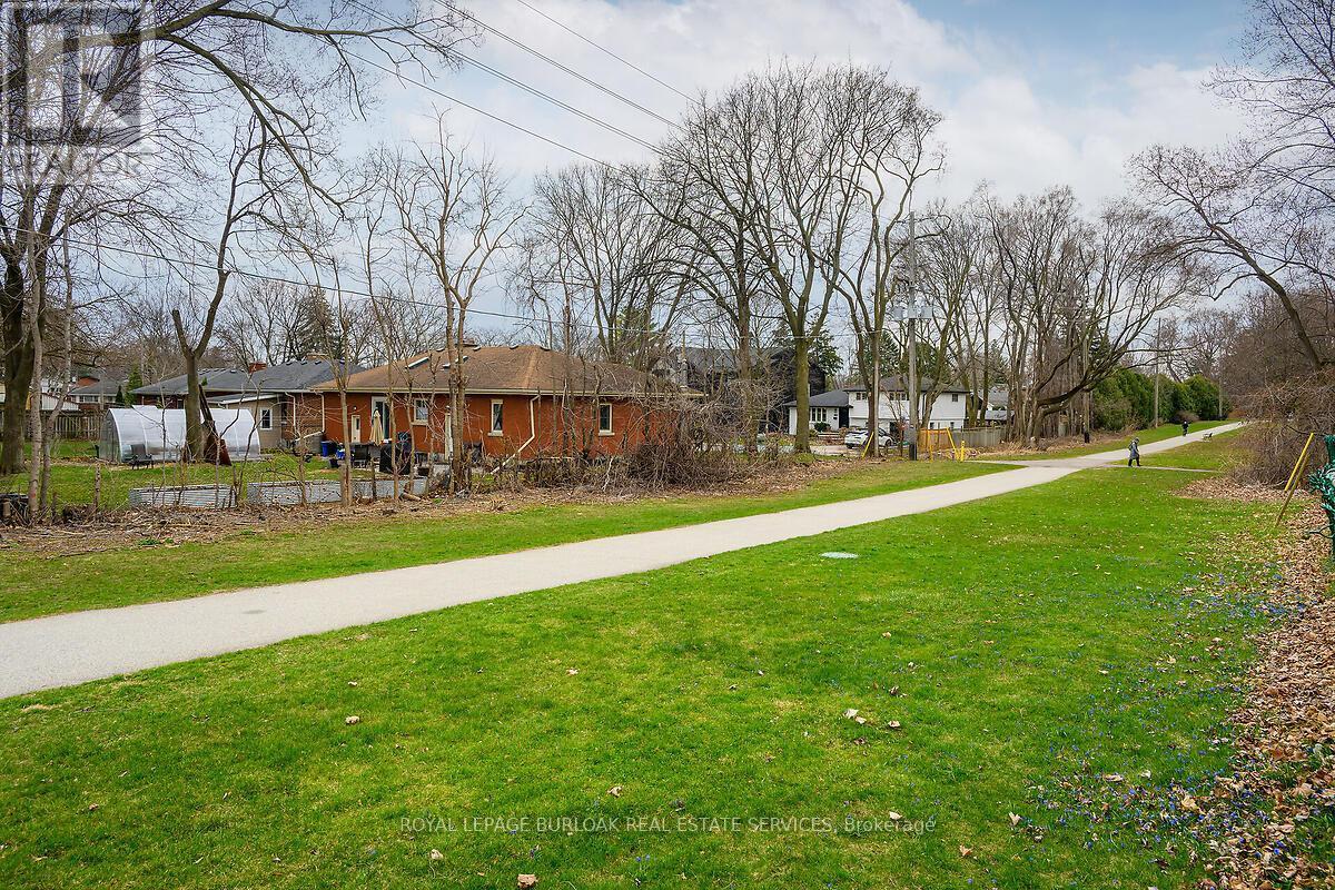 












9 - 2422 NEW STREET

,
Burlington,




Ontario
L7R1J6

