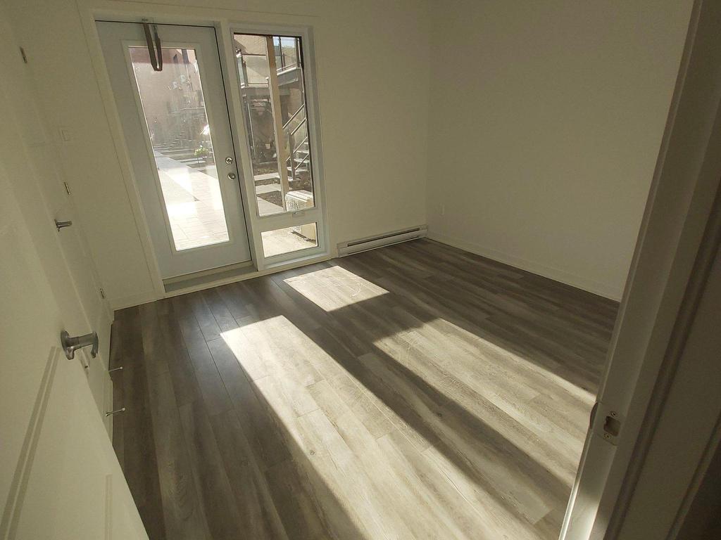 









4542


Rue La Perrière

,
Longueuil (Saint-Hubert),




QC
J3Y0W8

