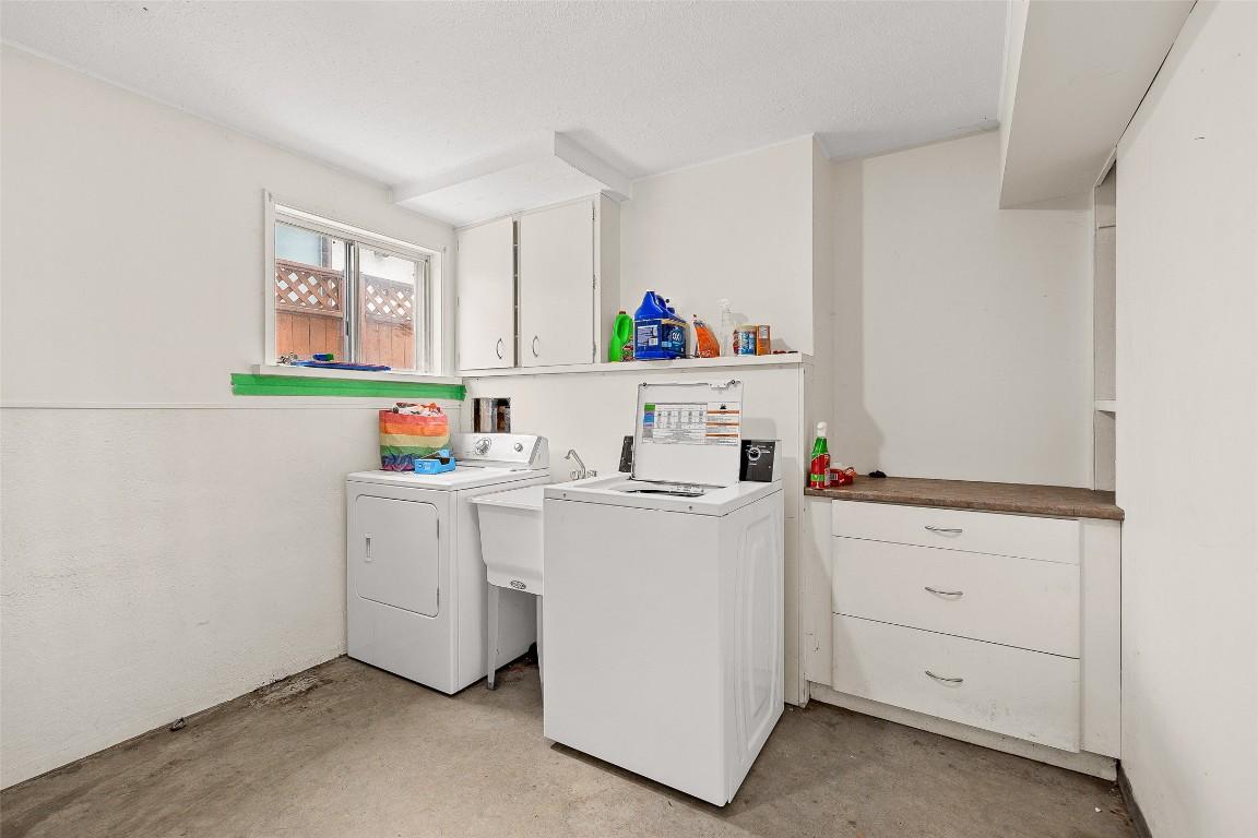 









548/546


Roanoke

Avenue,
Kelowna,




BC
V1Y 7K5

