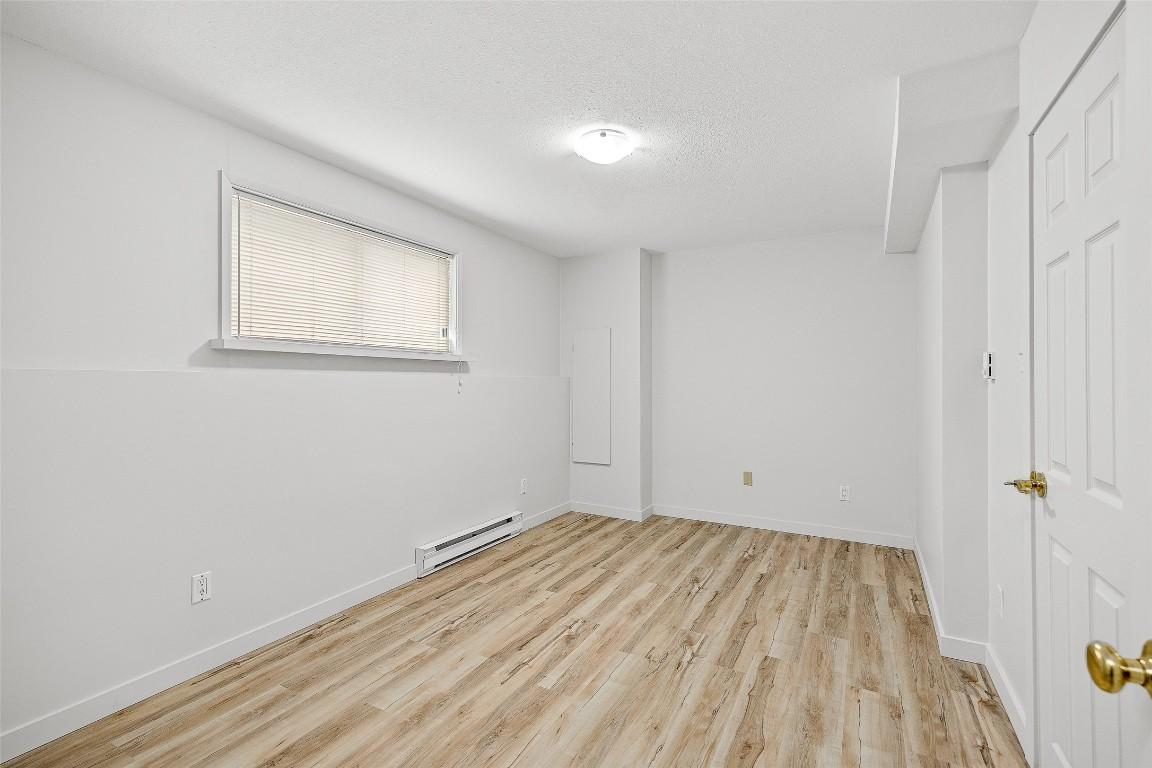 









548/546


Roanoke

Avenue,
Kelowna,




BC
V1Y 7K5

