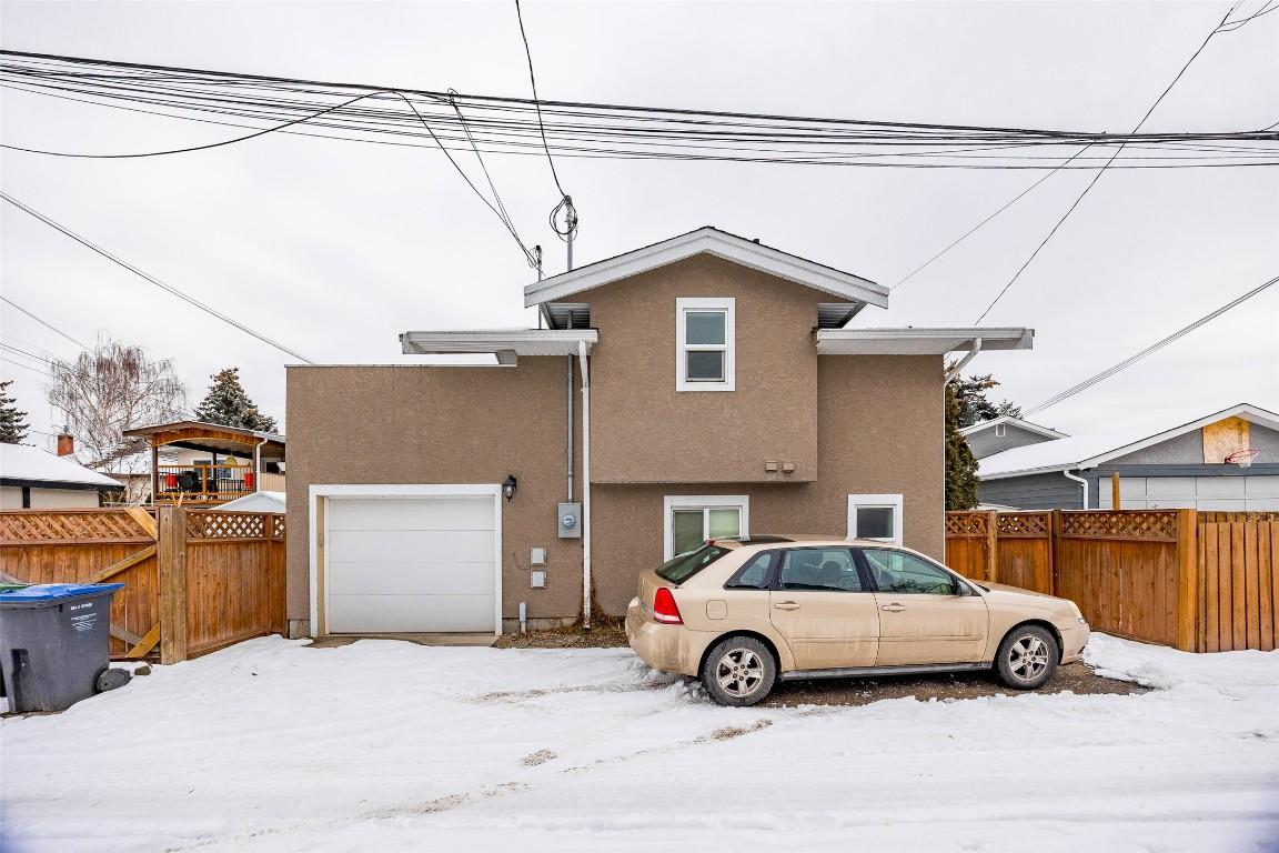 









548/546


Roanoke

Avenue,
Kelowna,




BC
V1Y 7K5

