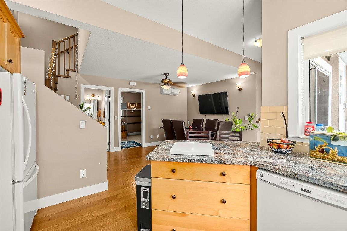 









548/546


Roanoke

Avenue,
Kelowna,




BC
V1Y 7K5

