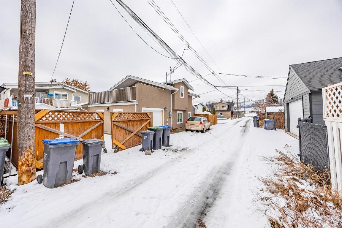 









548/546


Roanoke

Avenue,
Kelowna,




BC
V1Y 7K5

