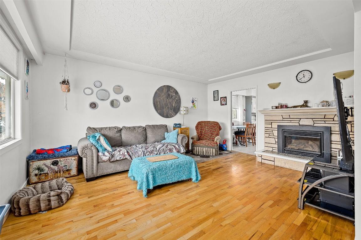 









548/546


Roanoke

Avenue,
Kelowna,




BC
V1Y 7K5

