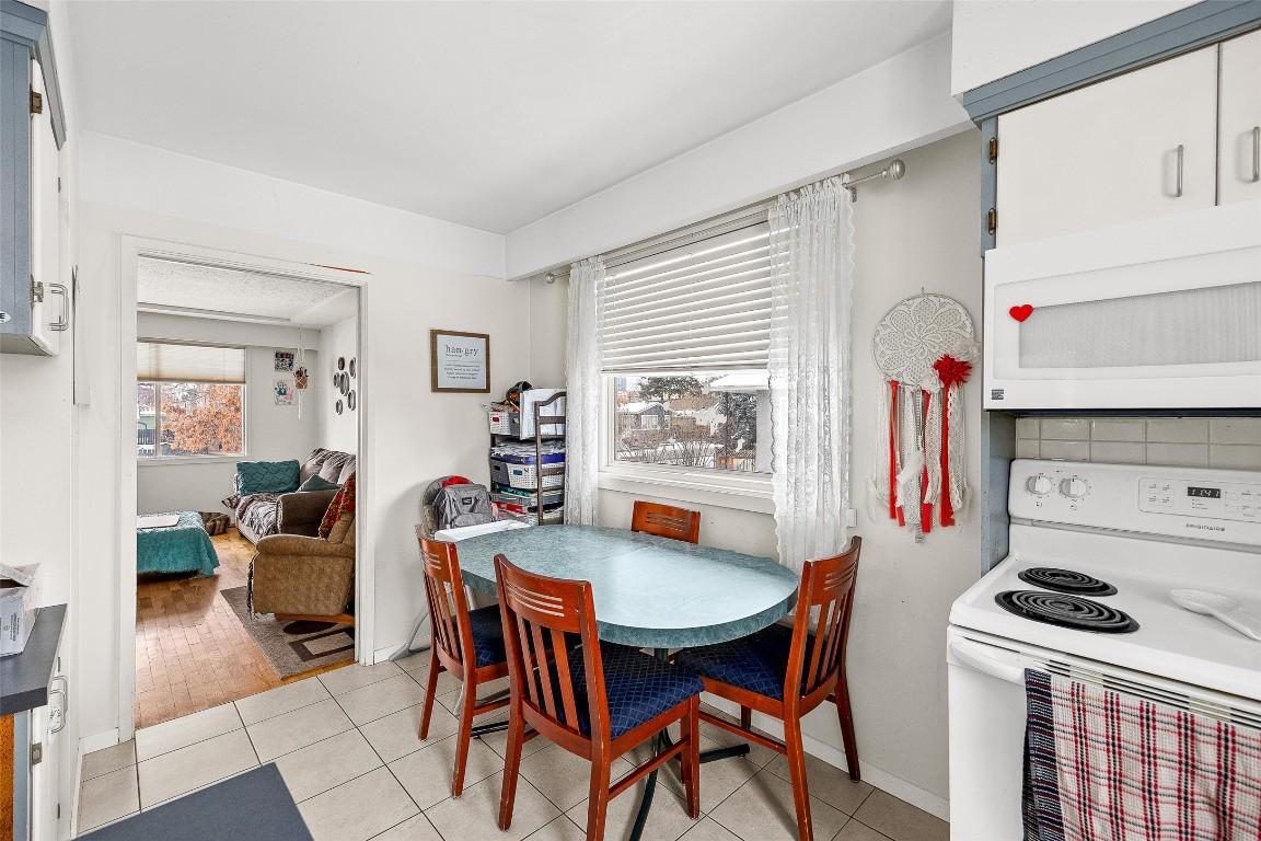 









548/546


Roanoke

Avenue,
Kelowna,




BC
V1Y 7K5

