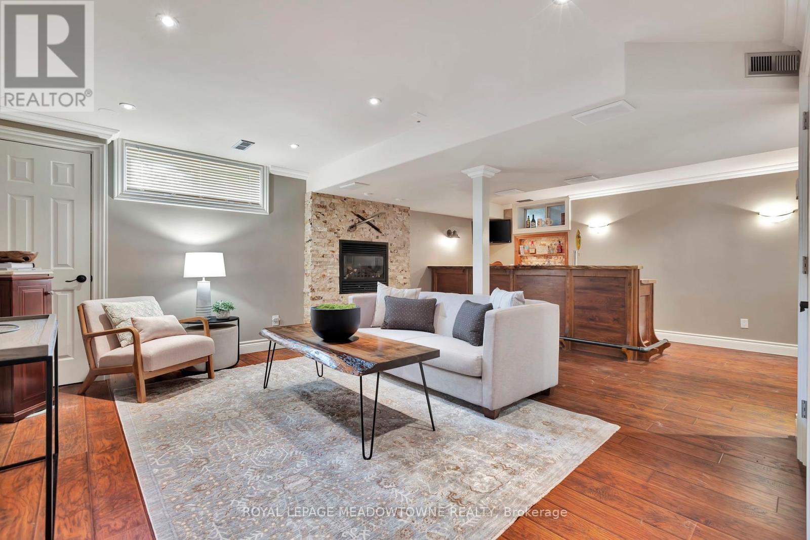 












1 WOODSPRING COURT E

,
Hamilton,




Ontario
L8N2Z7

