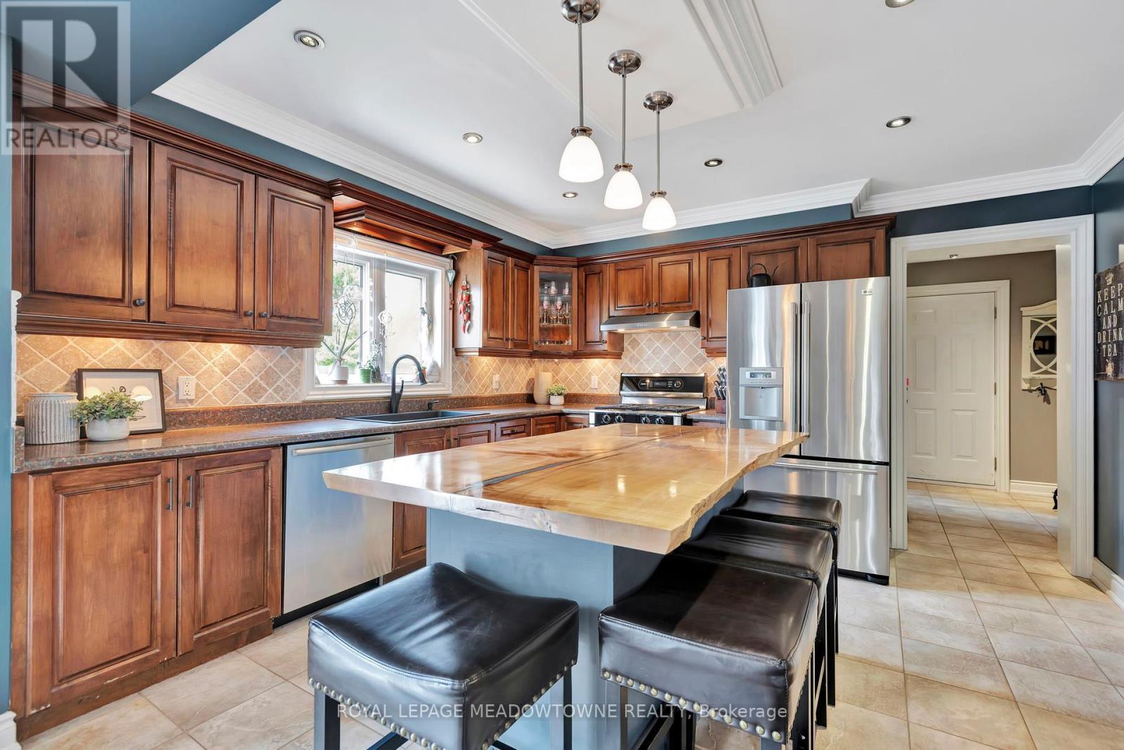 












1 WOODSPRING COURT E

,
Hamilton,




Ontario
L8N2Z7

