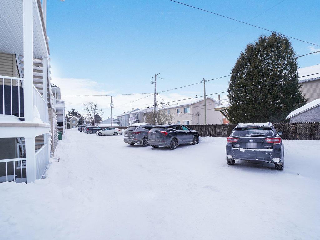 









27


Rue de la Comtesse

,
Saint-Jérôme,




QC
J7Y5L5

