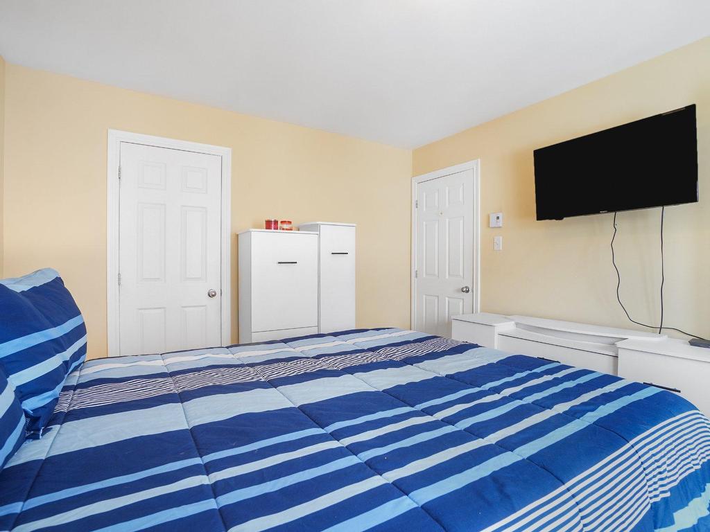 









27


Rue de la Comtesse

,
Saint-Jérôme,




QC
J7Y5L5

