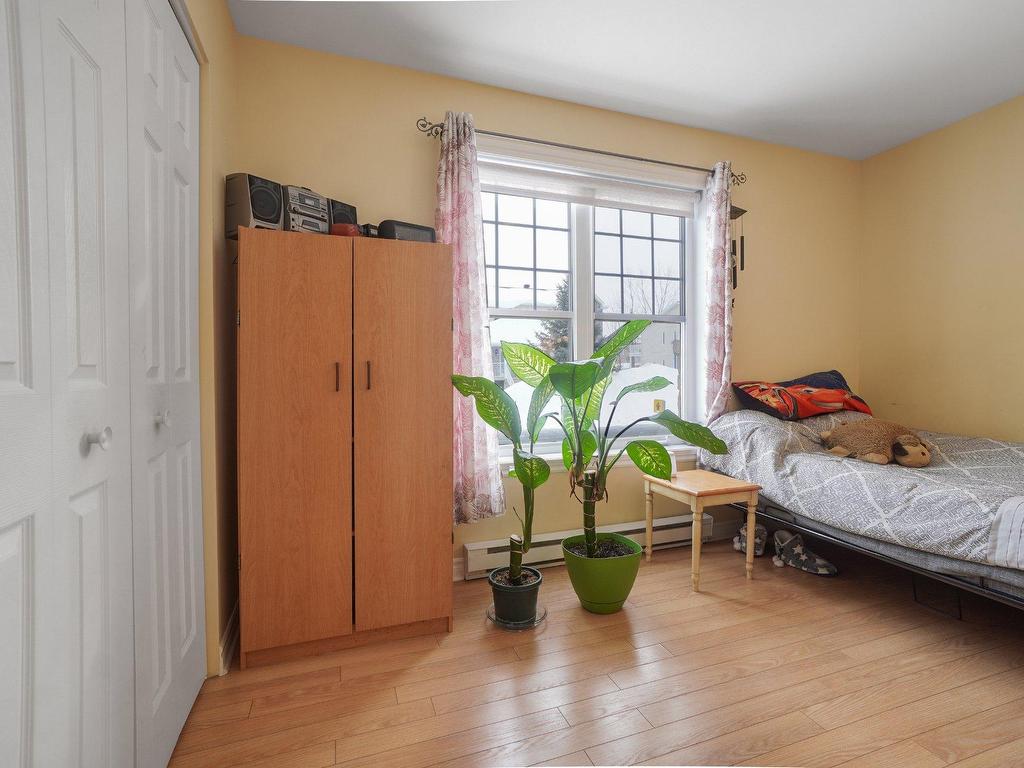 









27


Rue de la Comtesse

,
Saint-Jérôme,




QC
J7Y5L5


