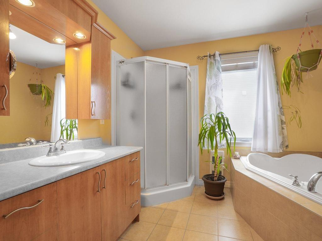 









27


Rue de la Comtesse

,
Saint-Jérôme,




QC
J7Y5L5

