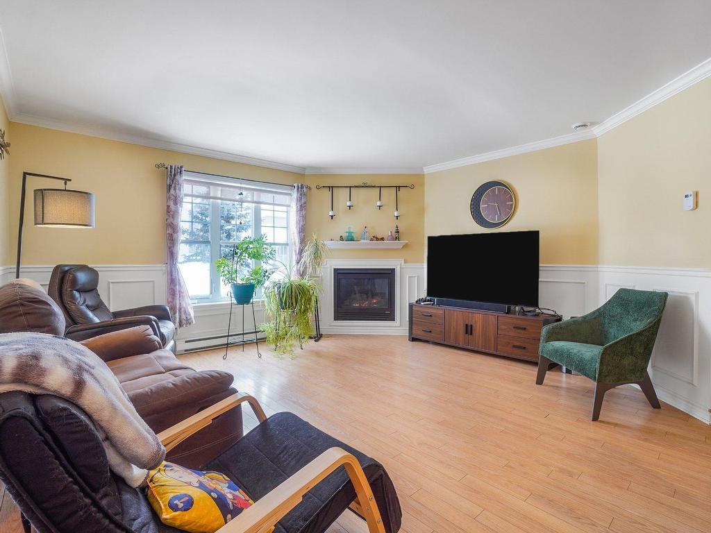









27


Rue de la Comtesse

,
Saint-Jérôme,




QC
J7Y5L5

