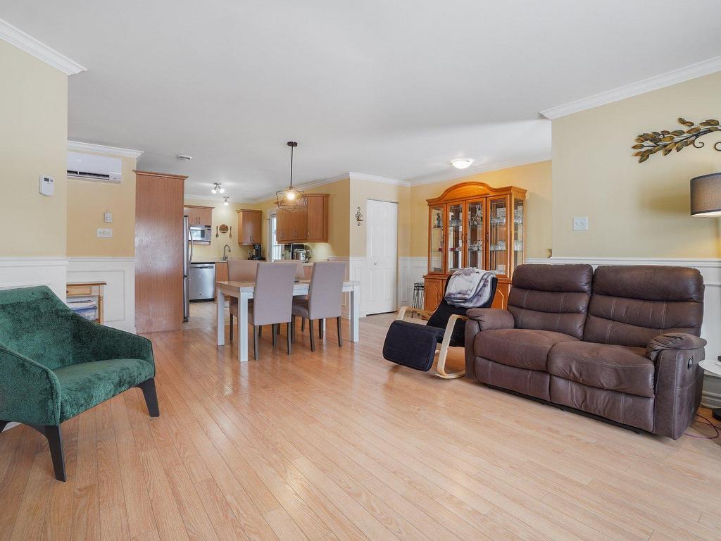 









27


Rue de la Comtesse

,
Saint-Jérôme,




QC
J7Y5L5

