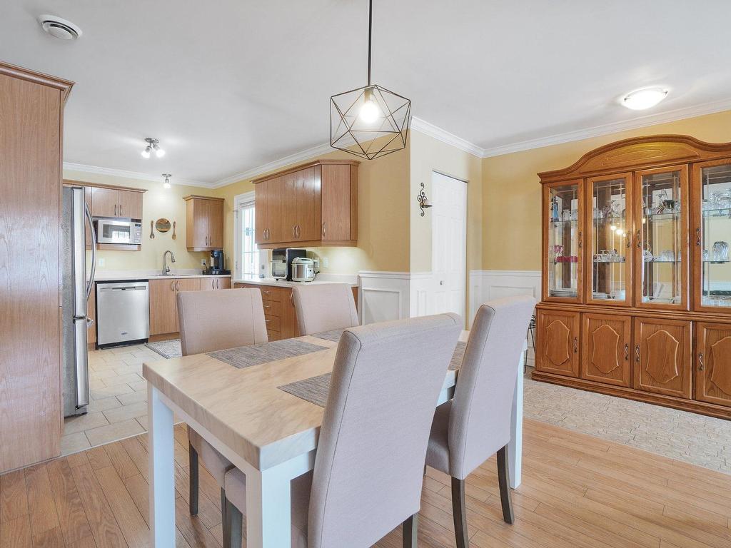 









27


Rue de la Comtesse

,
Saint-Jérôme,




QC
J7Y5L5

