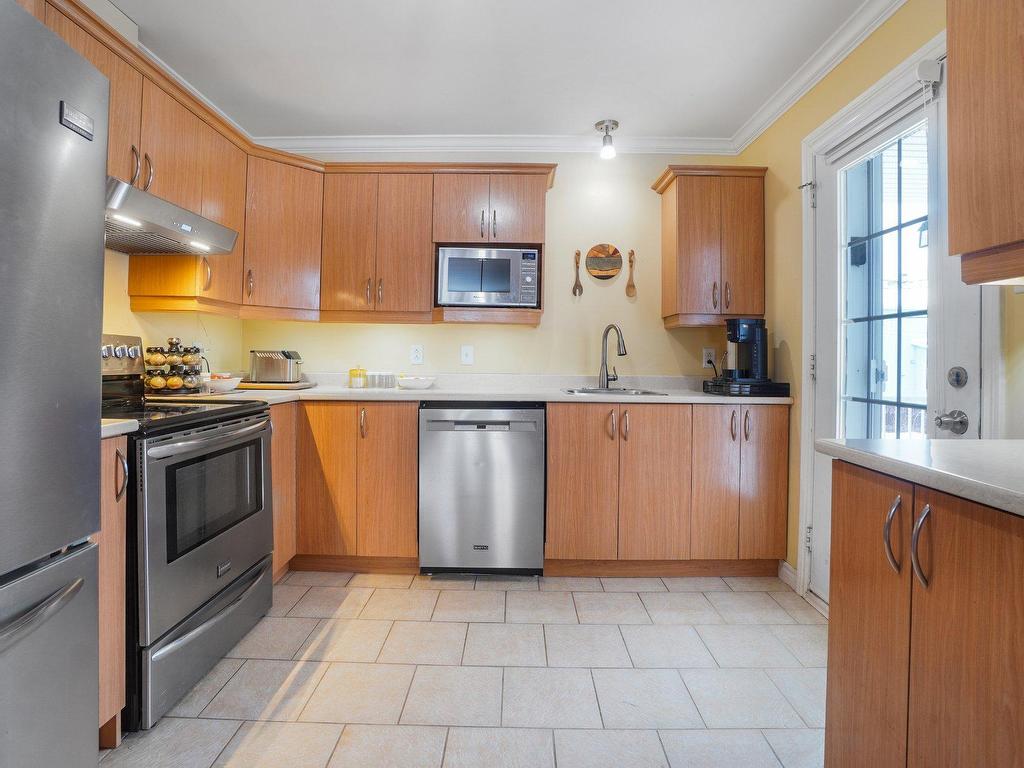 









27


Rue de la Comtesse

,
Saint-Jérôme,




QC
J7Y5L5

