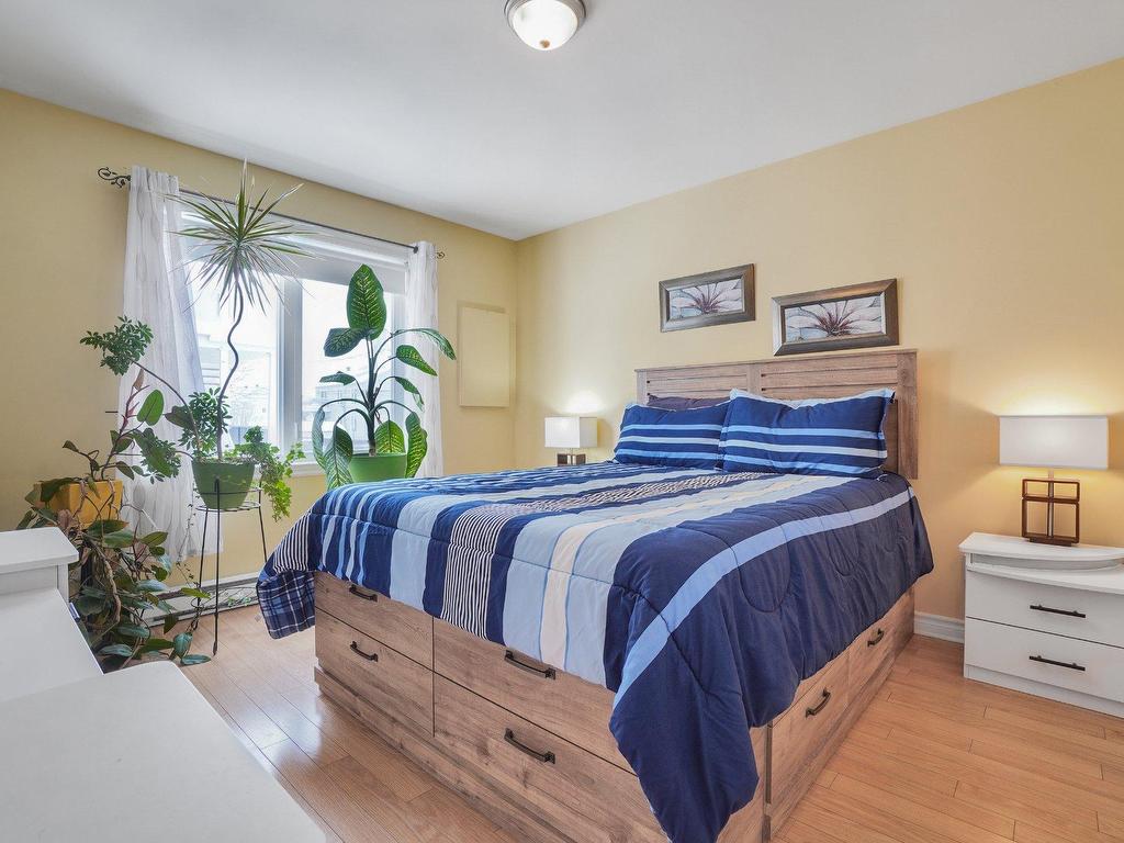 









27


Rue de la Comtesse

,
Saint-Jérôme,




QC
J7Y5L5

