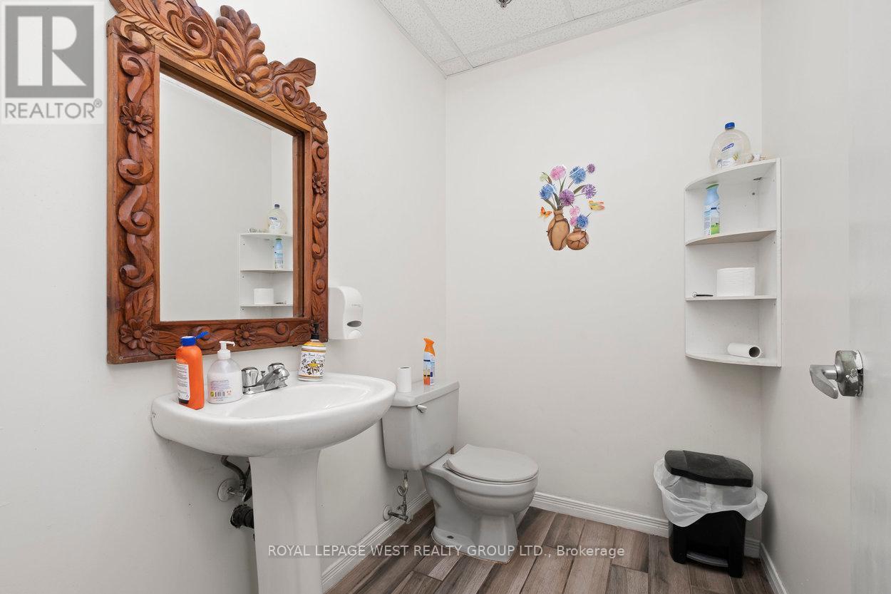 












45 DENSLEY AVENUE

,
Toronto,




Ontario
M6M2P5


