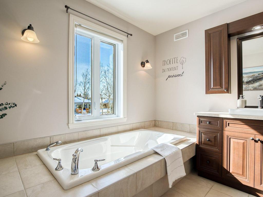 









1640


Rue des Faucons

,
Saint-Michel,




QC
J0L2J0


