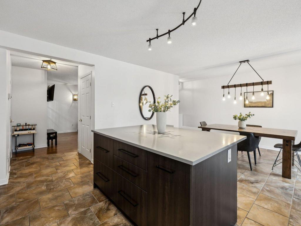 









36


Rue de la Gironde

,
Gatineau (Gatineau),




QC
J8R3N2

