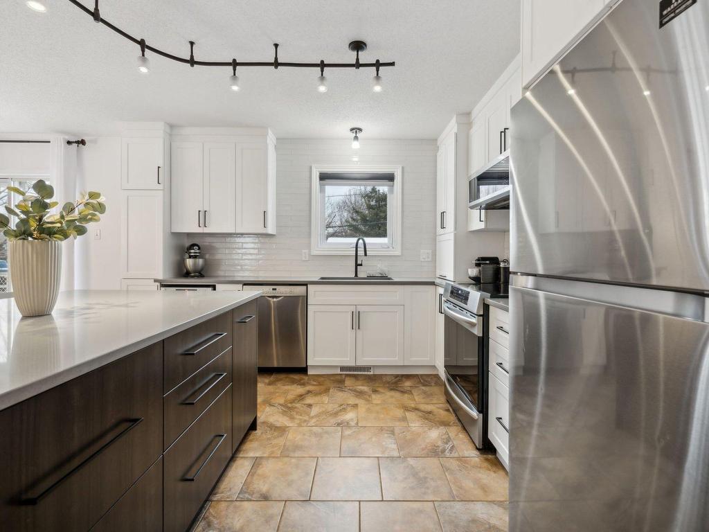 









36


Rue de la Gironde

,
Gatineau (Gatineau),




QC
J8R3N2

