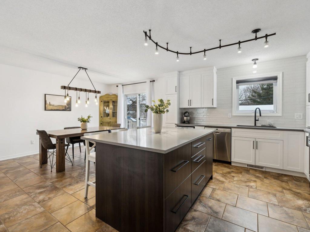 









36


Rue de la Gironde

,
Gatineau (Gatineau),




QC
J8R3N2

