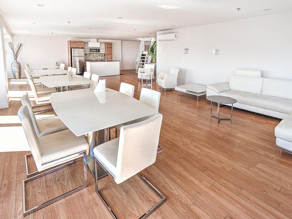 









3300


Boul. Cavendish

, 312,
Montréal (Côte-des-Neiges/Notre-Dame-de-Grâce),




QC
H4B2M8

