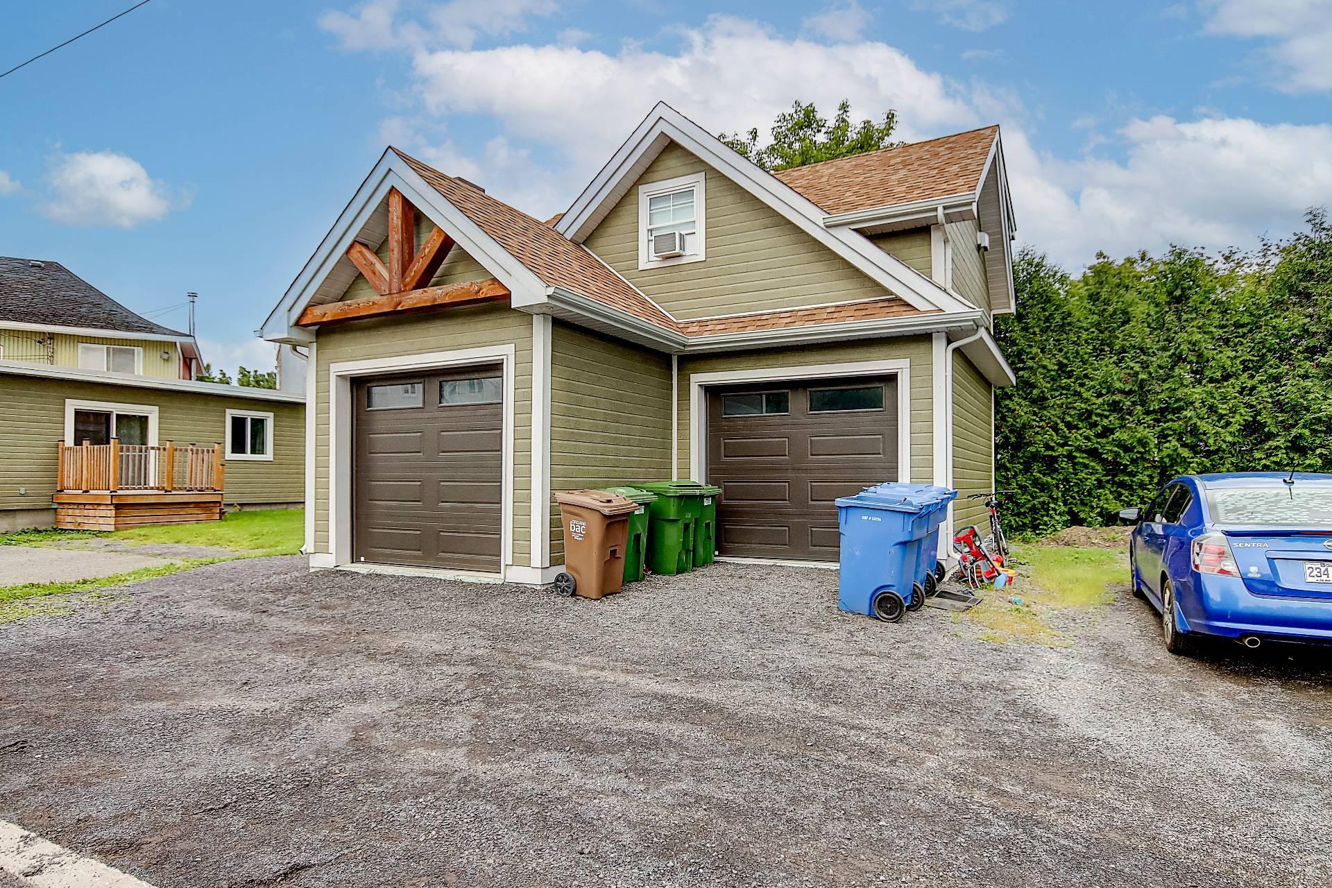 









2254

 - 2256


Av. Bourgogne

,
Chambly,




QC
J3L2A2

