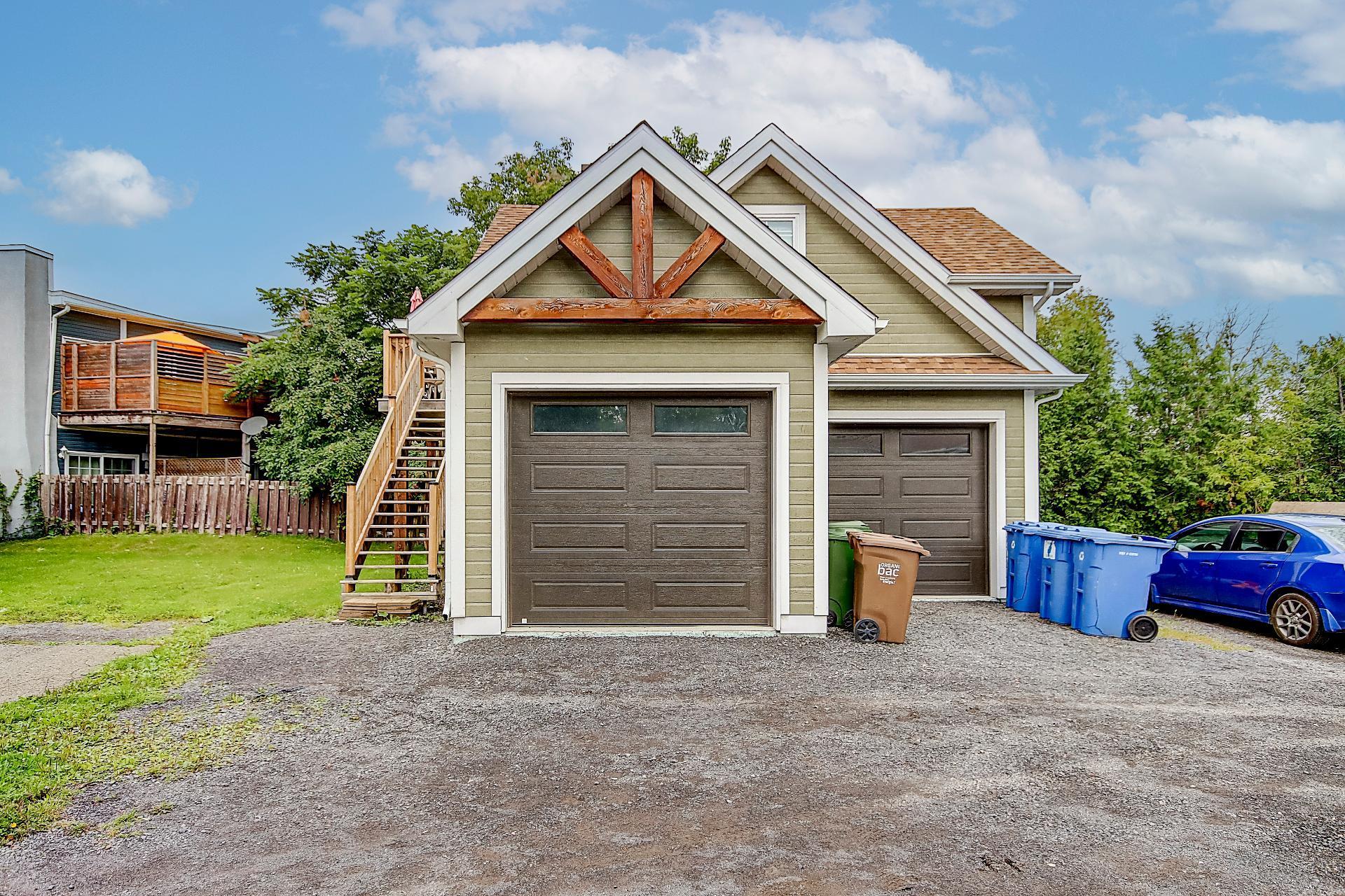 









2254

 - 2256


Av. Bourgogne

,
Chambly,




QC
J3L2A2

