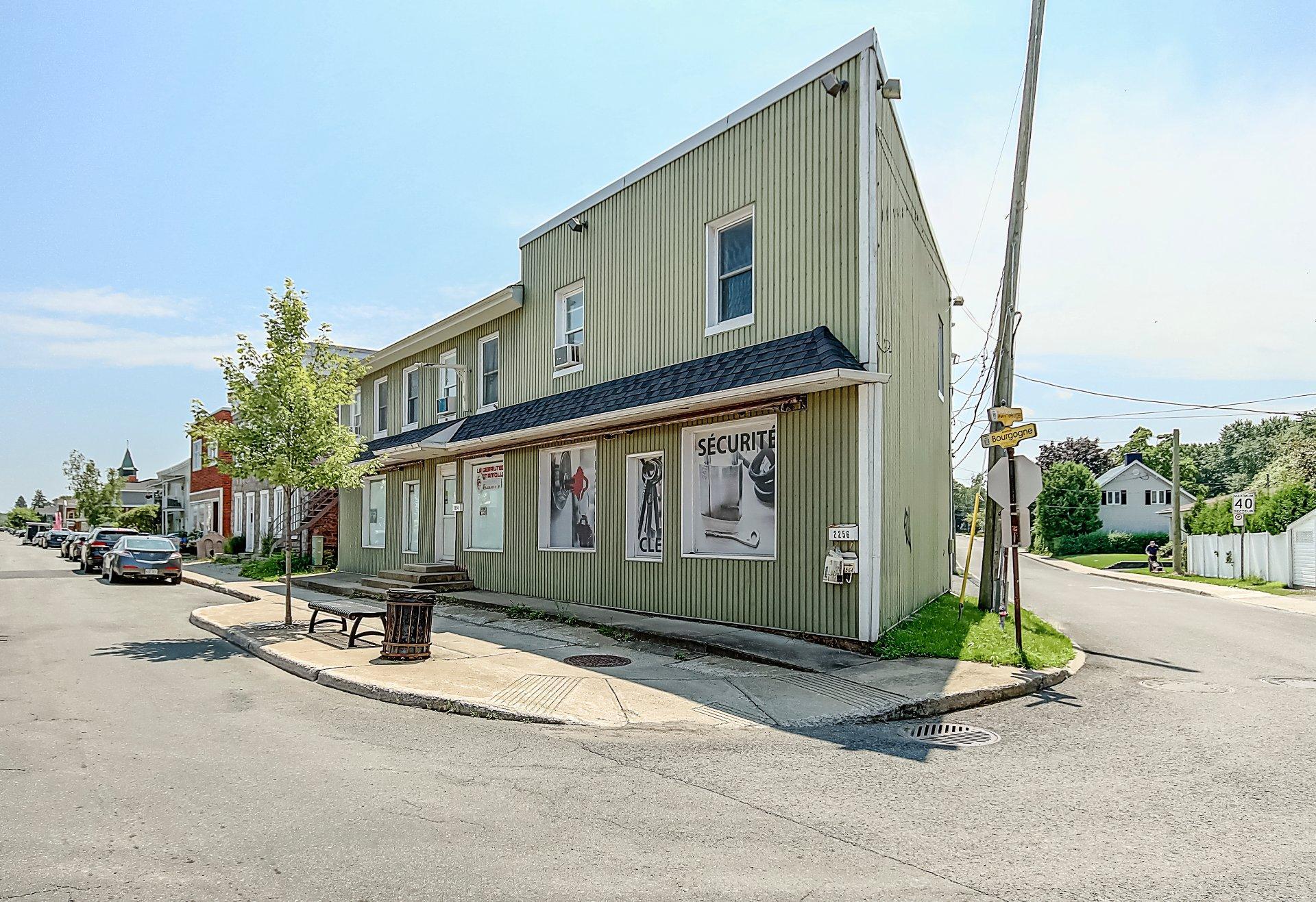 









2254

 - 2256


Av. Bourgogne

,
Chambly,




QC
J3L2A2

