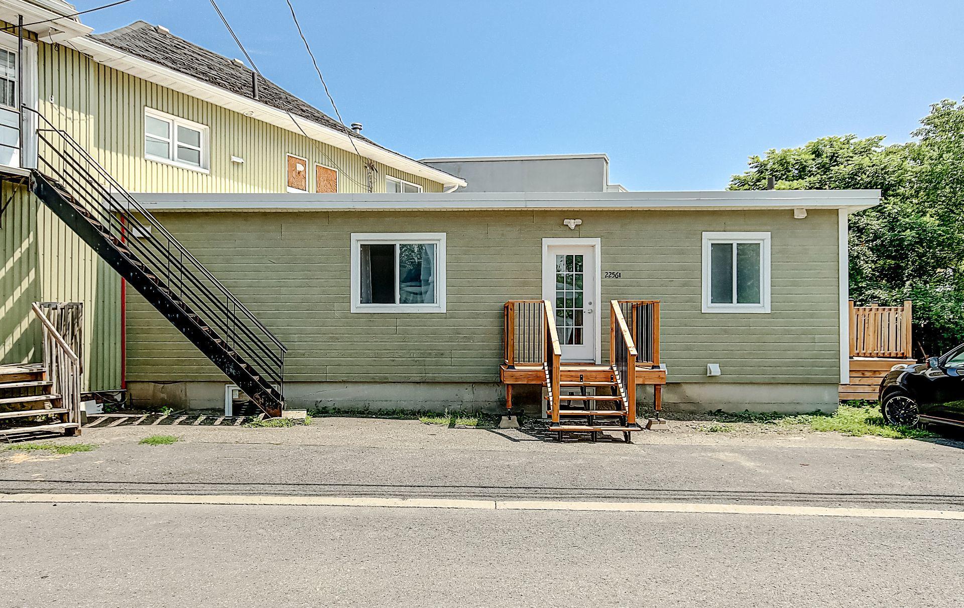 









2254

 - 2256


Av. Bourgogne

,
Chambly,




QC
J3L2A2

