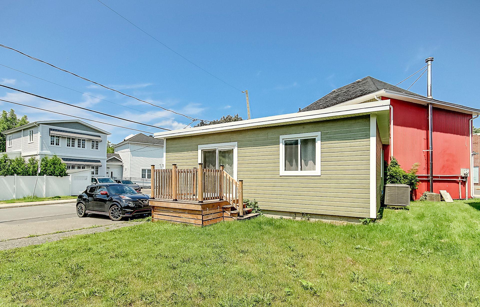 









2254

 - 2256


Av. Bourgogne

,
Chambly,




QC
J3L2A2

