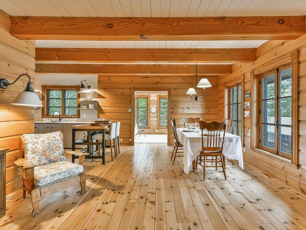 









8368


Rive du Lac-Tremblant

,
Lac-Tremblant-Nord,




QC
J8E1B3

