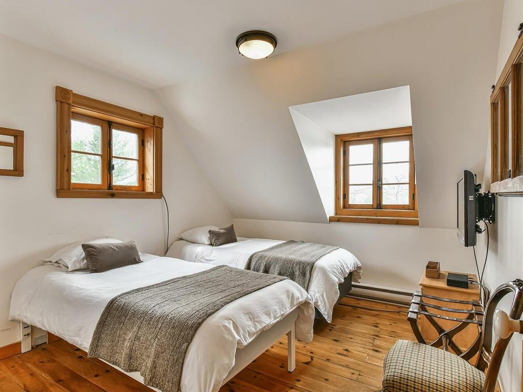 









8368


Rive du Lac-Tremblant

,
Lac-Tremblant-Nord,




QC
J8E1B3

