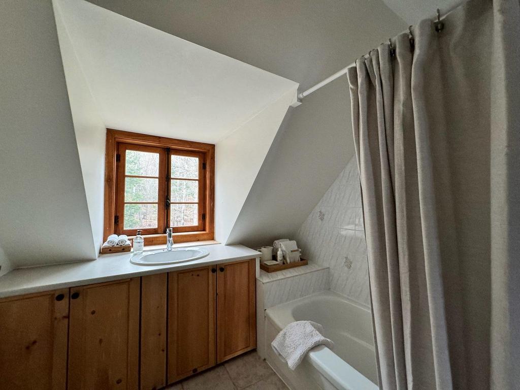 









8368


Rive du Lac-Tremblant

,
Lac-Tremblant-Nord,




QC
J8E1B3

