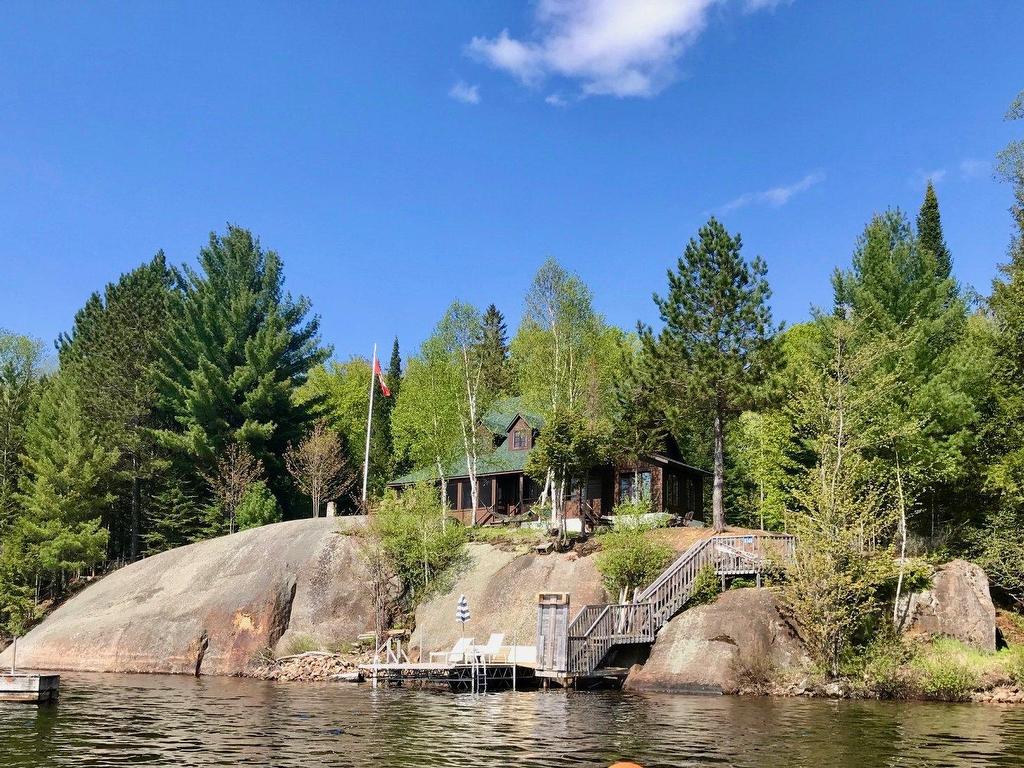 









8368


Rive du Lac-Tremblant

,
Lac-Tremblant-Nord,




QC
J8E1B3

