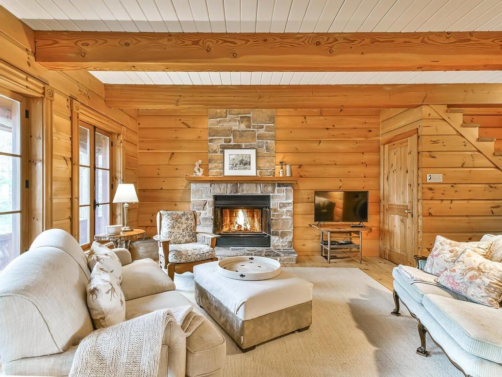 









8368


Rive du Lac-Tremblant

,
Lac-Tremblant-Nord,




QC
J8E1B3

